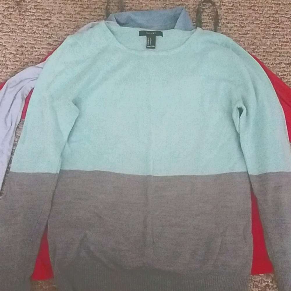 A forever 21 long sleave shirt